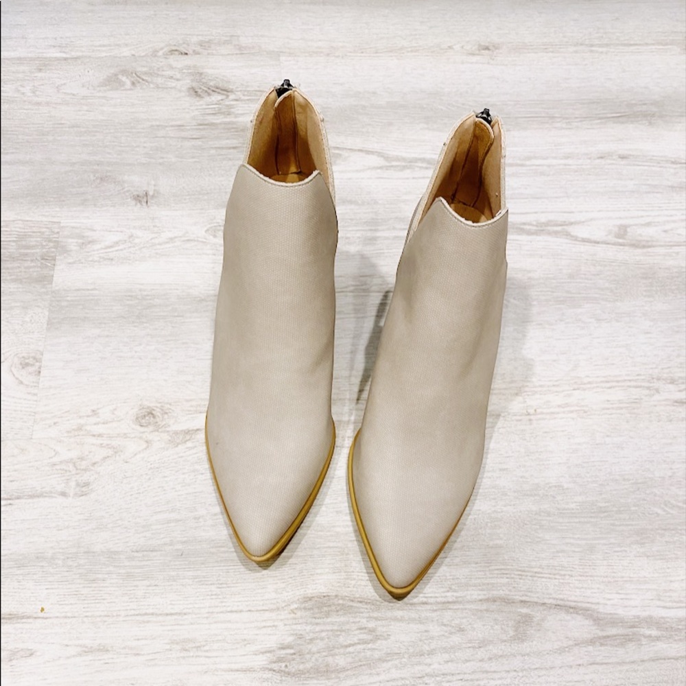 SALE‼️ NEW Light Gray Pointed Ankle Heeled Booties Boots - Picture 3 of 4
